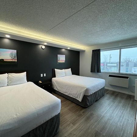 Travelodge By Wyndham Winnipeg Airport Esterno foto