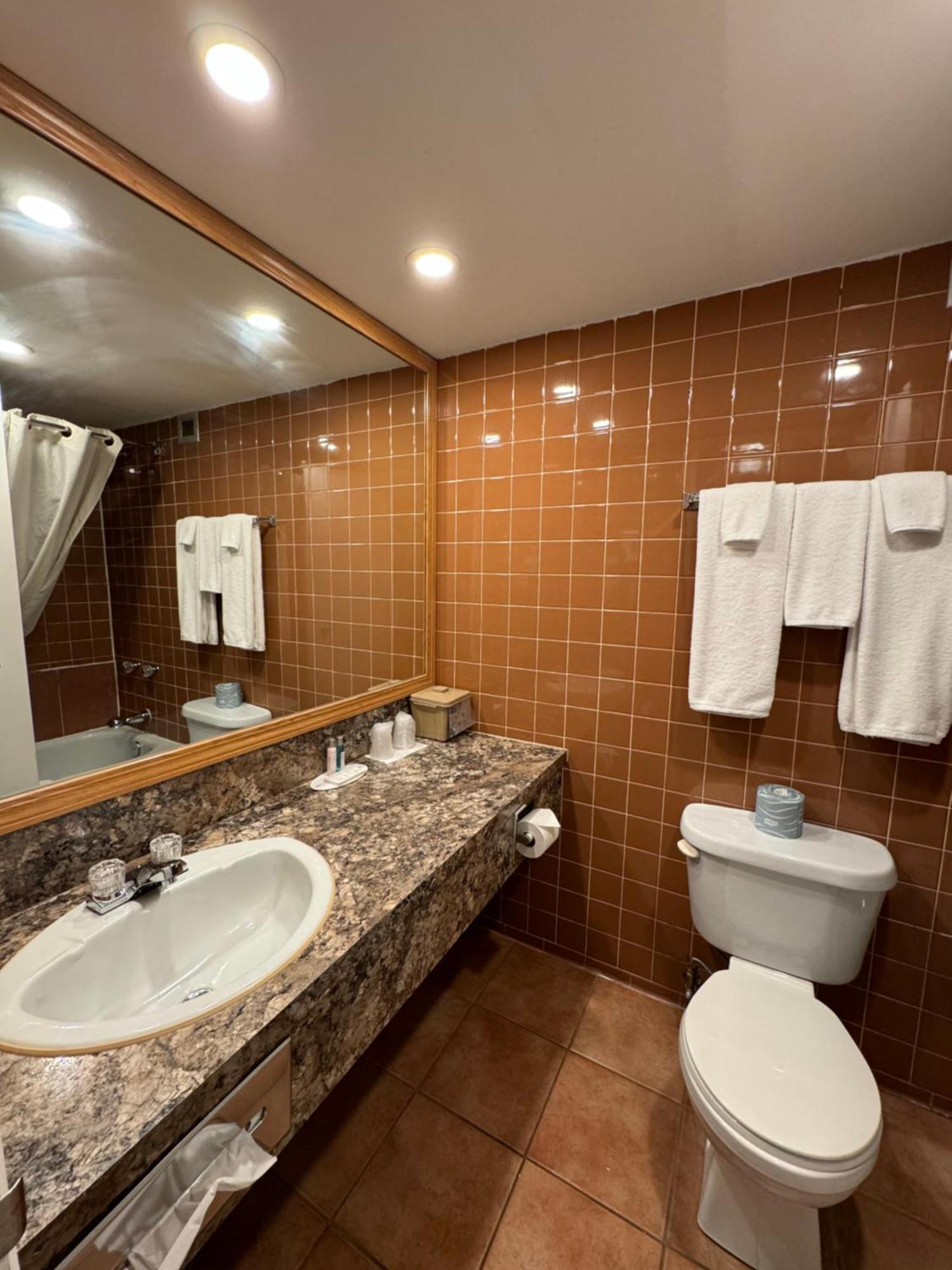 Travelodge By Wyndham Winnipeg Airport Esterno foto