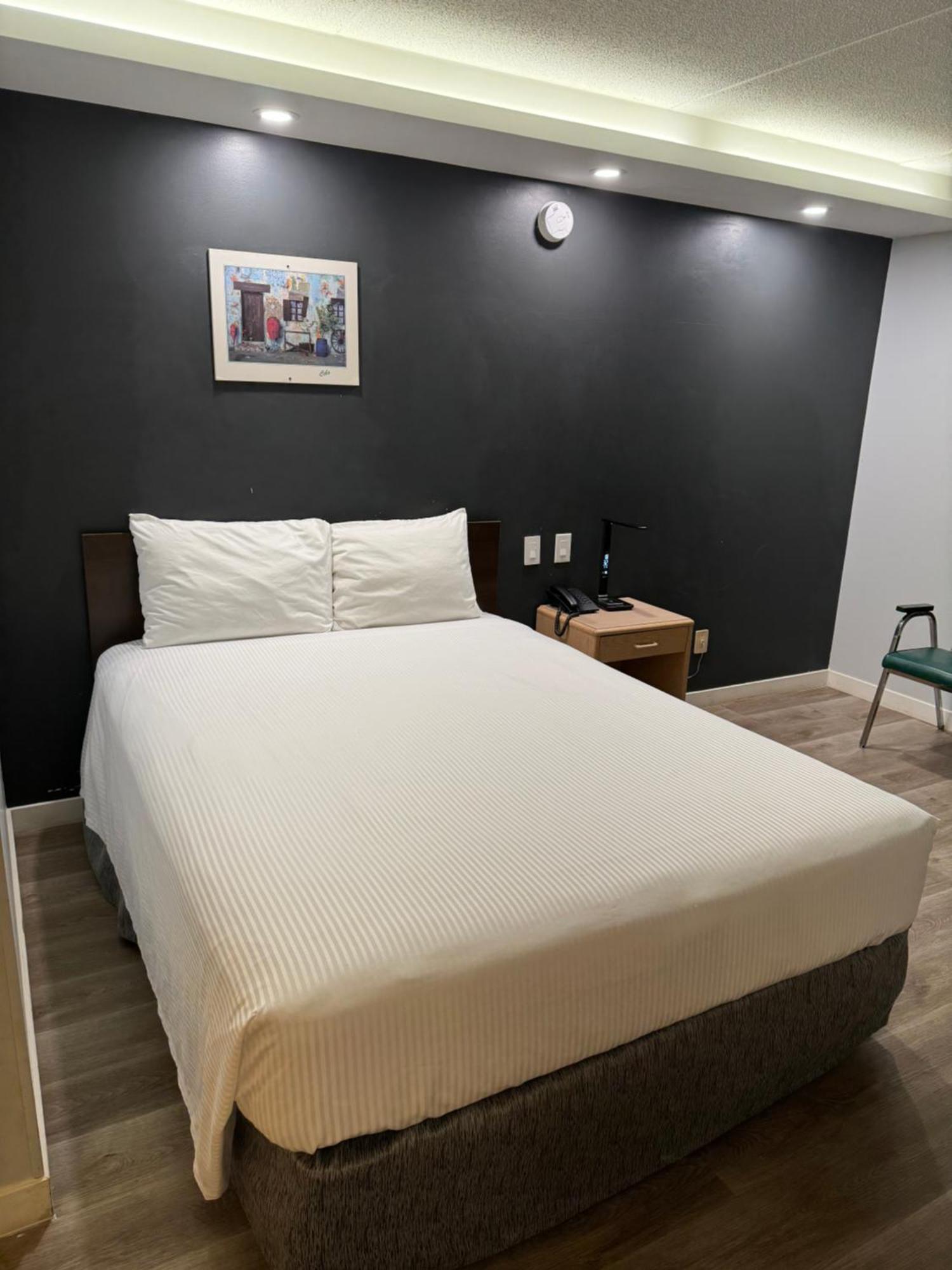 Travelodge By Wyndham Winnipeg Airport Esterno foto