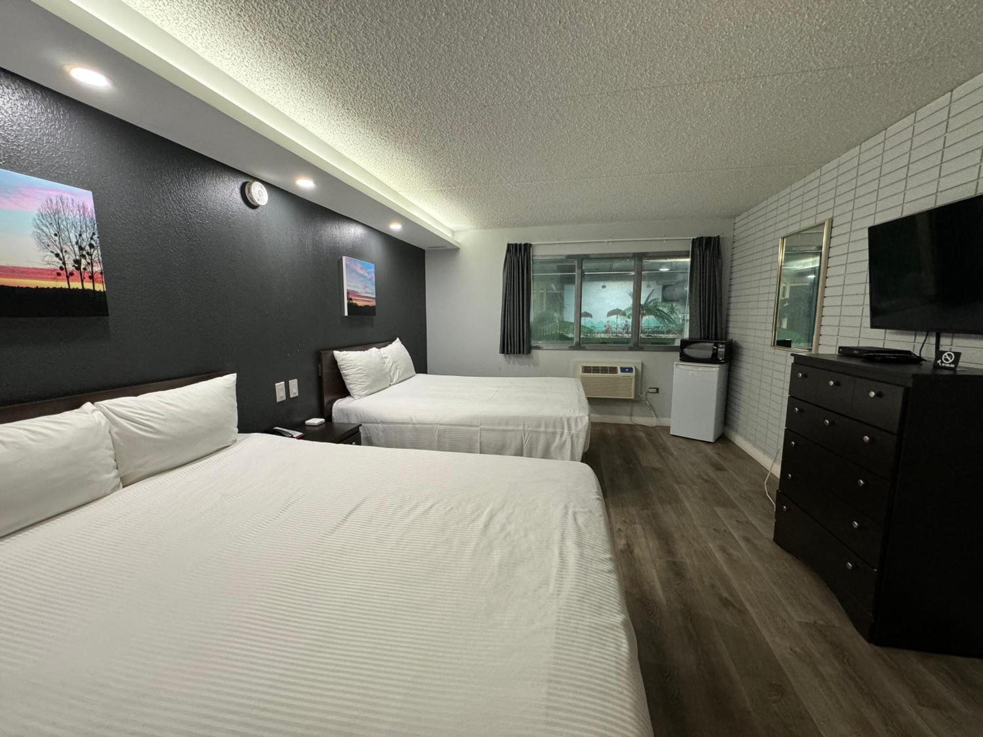 Travelodge By Wyndham Winnipeg Airport Esterno foto